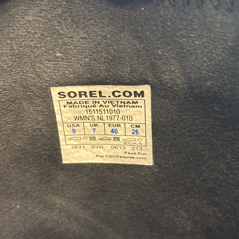 Sorel Glacy Explorer Boots with Vibrant Blue Laces - Picture 8 of 8